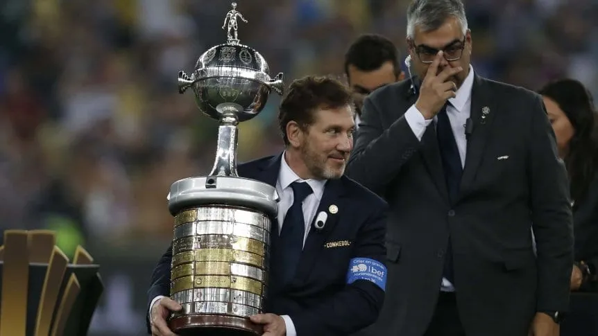 trofeo-de-la-copa-libertadores_862x485.webp.5adfc4f0d15c72edbc894a1f04246488.webp
